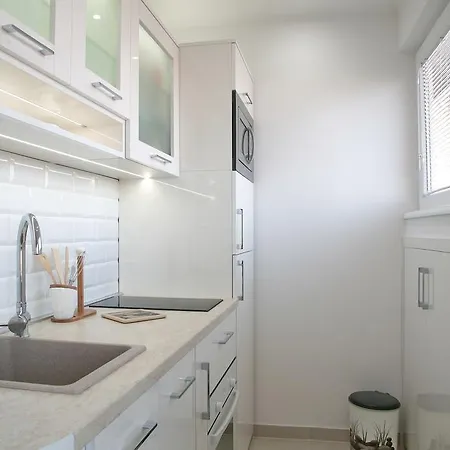 Queen's Park Apartment