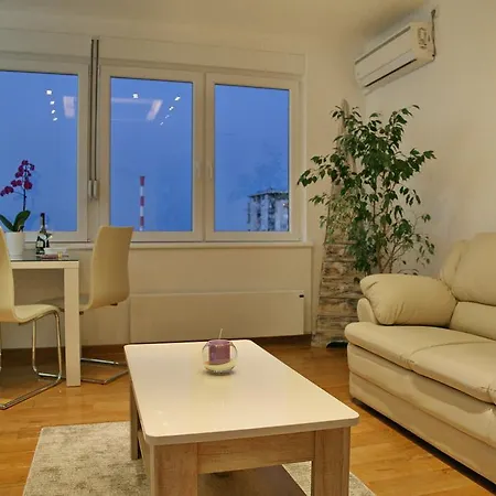 Queen's Park Apartment